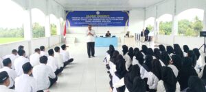 Read more about the article “Kuliah Tak Cukup dengan Otak, Tapi Juga Butuh Karakter dan Konsistensi”